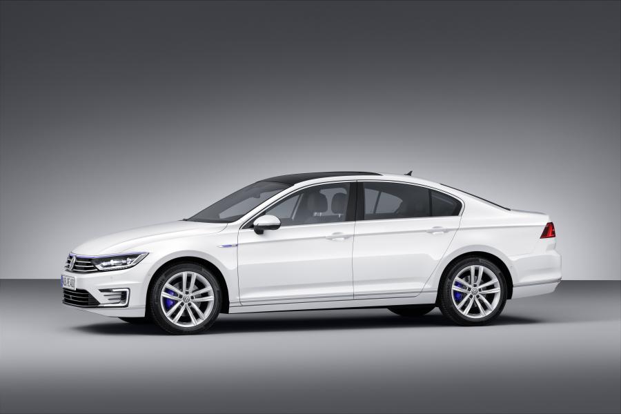 Volkswagen Passat GTE 2015 года  (фото 4 из 26)